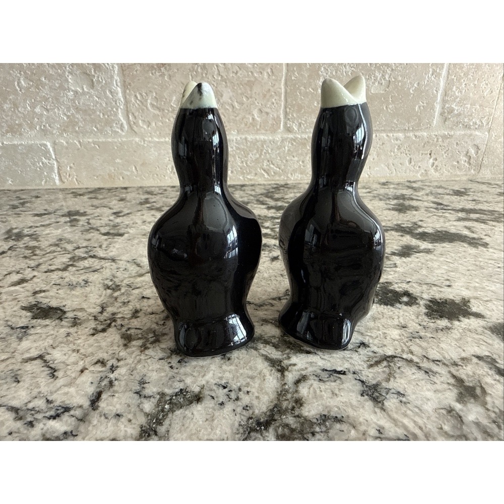 Vintage Black Bird Pie Bird Vent Funnel Ceramic Baking Decorative Pie 4"